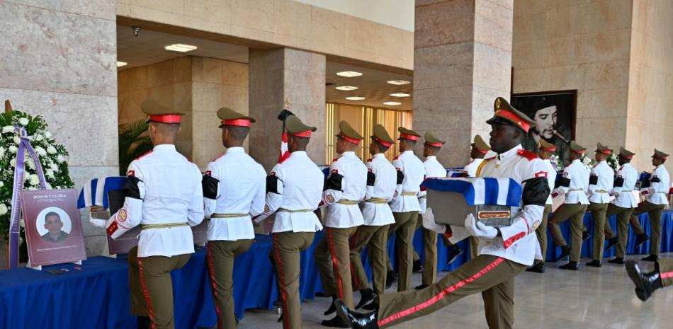 Parlamento venezolano da a Cuba acuerdo que declara  héroes  a muertos en ataque de EE . UU . 